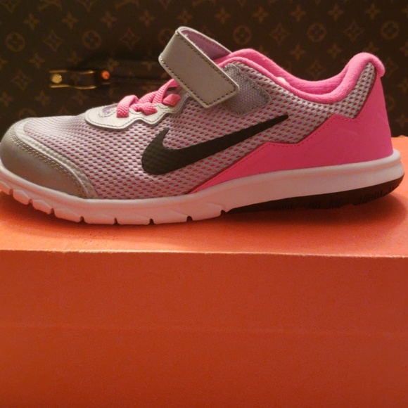 girls nike size 2